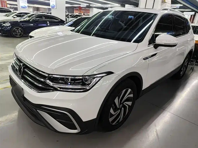 Фотография автомобиля — Volkswagen Tiguan L