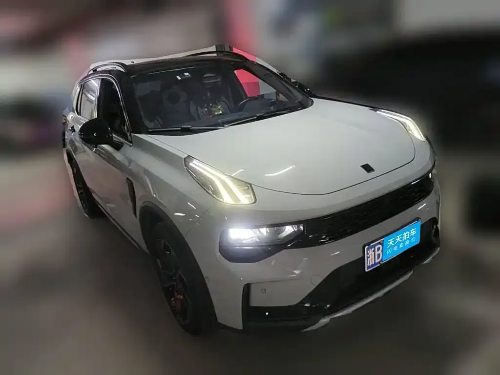 Lynk & Co Lynk & Co 01 2023 1.5TD EM-F Dawn Edition — Фото автомобиля 3