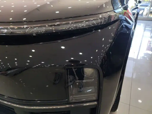 Li Auto L9 — Фото автомобиля 17