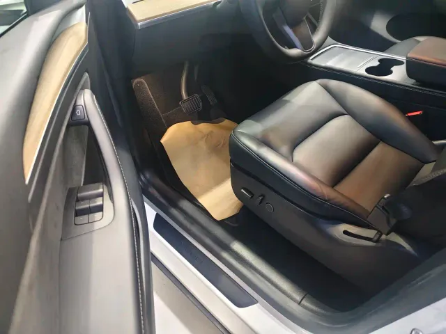 Tesla Model Y — Фото автомобиля 3