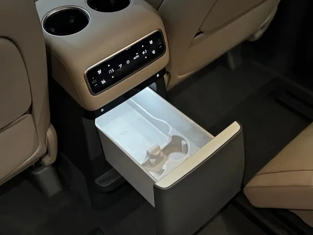 Li Auto MEGA — Фото автомобиля 9