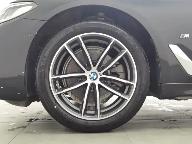 BMW 5 Series — Фото автомобиля 17