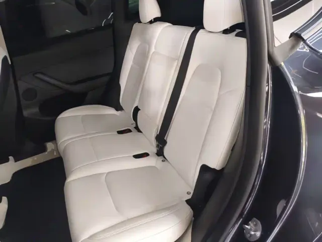 Tesla Model Y — Фото автомобиля 16