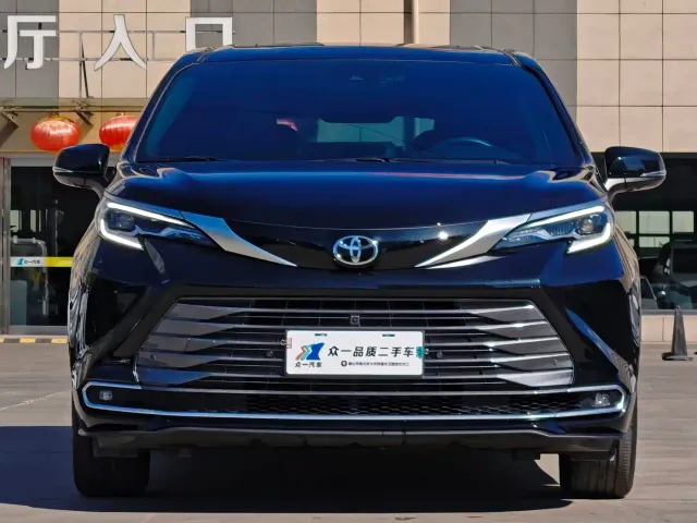 Toyota Sienna — Фото автомобиля 2