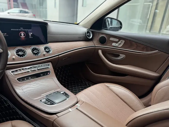 Mercedes-Benz E-Class — Фото автомобиля 11