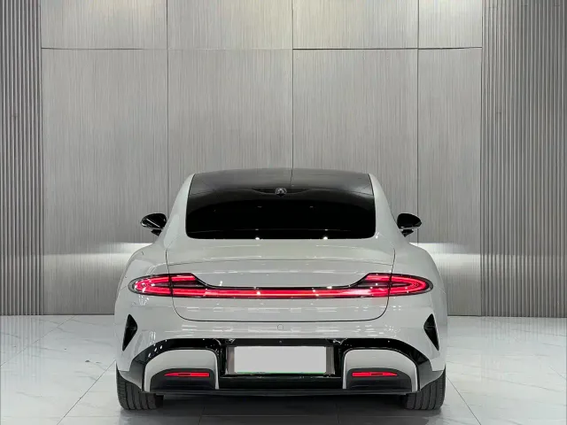 Xiaomi SU7 — Фото автомобиля 9