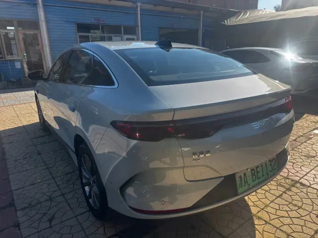 BYD Qin L — Фото автомобиля 18
