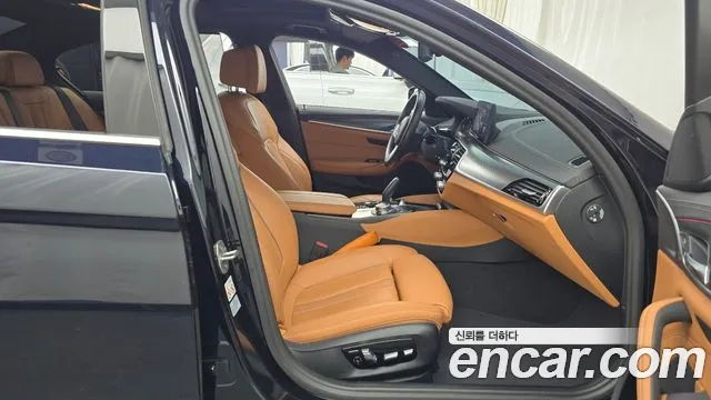 BMW 5 Series G30 — Фото автомобиля 16