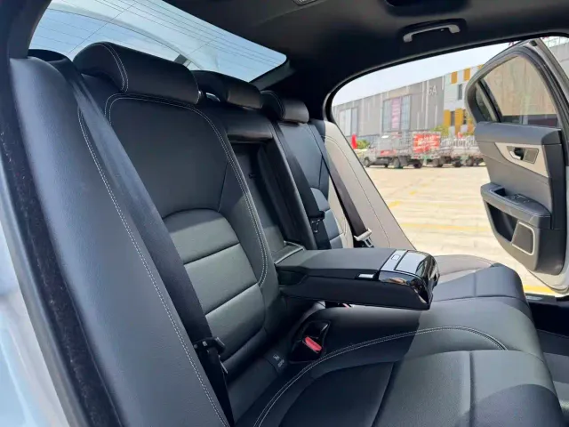 Jaguar XEL — Фото автомобиля 22