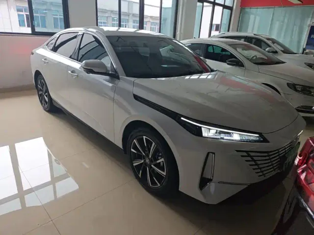 Changan Eado — Фото автомобиля 3