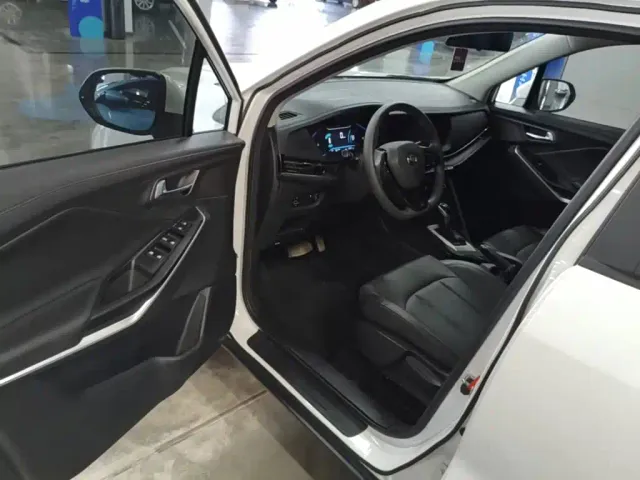 Changan CS15 — Фото автомобиля 15