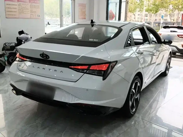 Hyundai Elantra — Фото автомобиля 6
