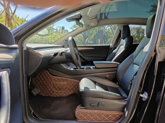 Tesla Model Y — Фото автомобиля 14