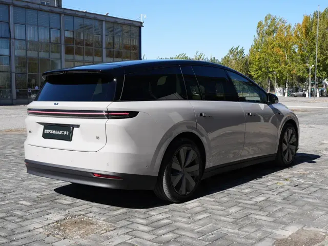 Li Auto i8 — Фото автомобиля 5