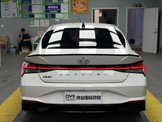 Hyundai Elantra — Фото автомобиля 5
