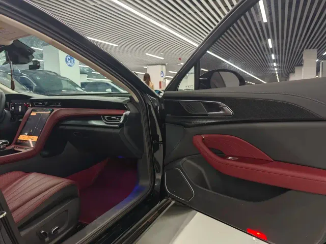 Hongqi H5 — Фото автомобиля 13