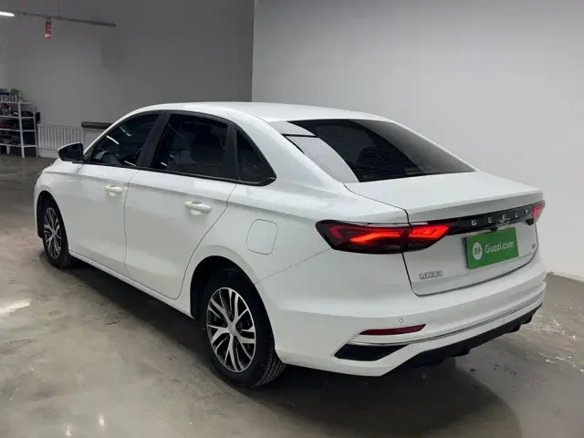 Geely Emgrand — Фото автомобиля 23