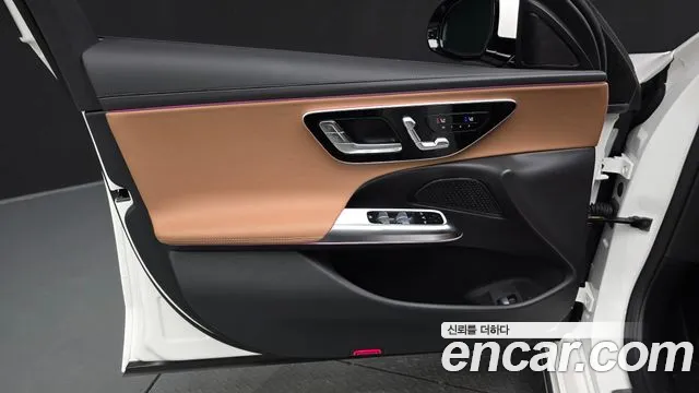 Mercedes-Benz E-Class — Фото автомобиля 20