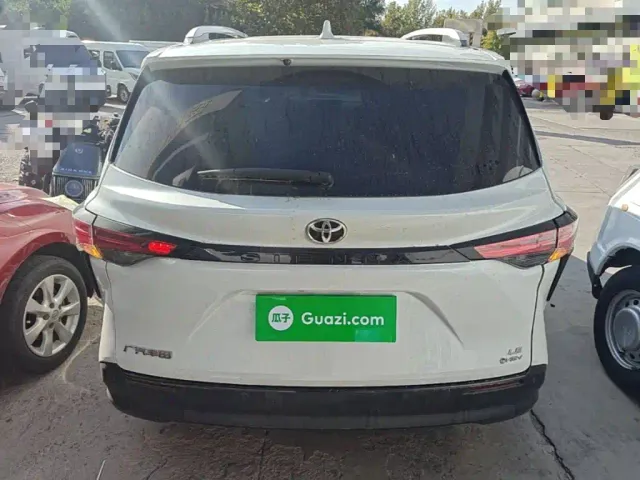 Toyota Sienna — Фото автомобиля 5