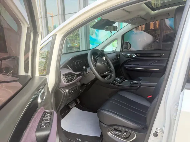 GAC Trumpchi M6 — Фото автомобиля 13