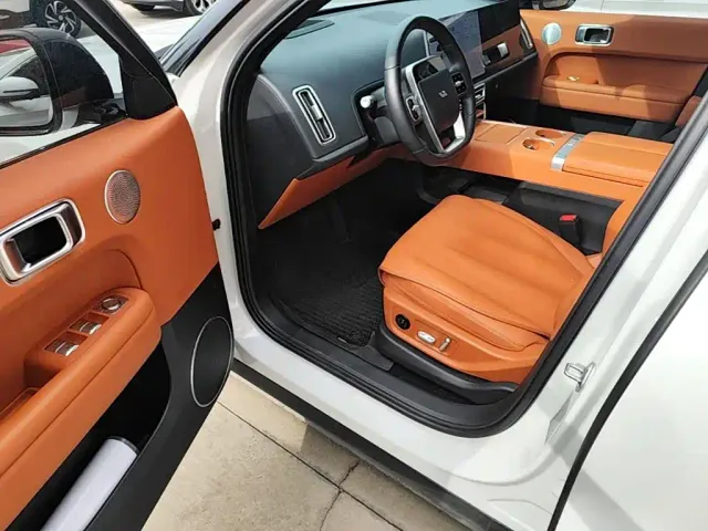 Li Auto L6 — Фото автомобиля 15