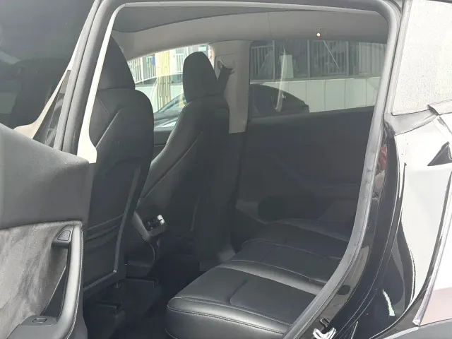 Tesla Model Y — Фото автомобиля 9