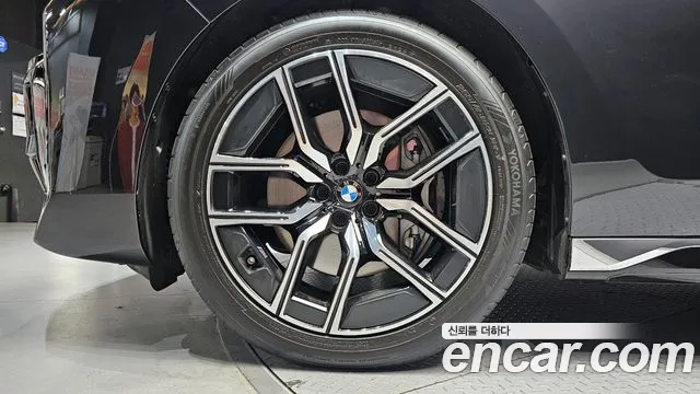 BMW 7-Series 7 серия (G70) 740i xDrive M Sport — Фото автомобиля 5