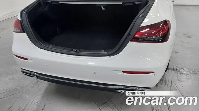 Mercedes-Benz E-Class — Фото автомобиля 11