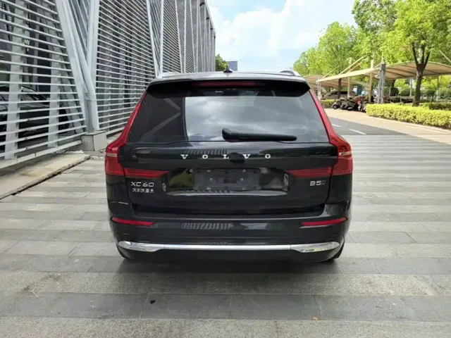 Volvo XC60 — Фото автомобиля 5