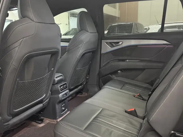 Audi Q5 e-tron — Фото автомобиля 5