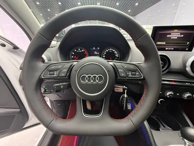 Audi Q2L — Фото автомобиля 12