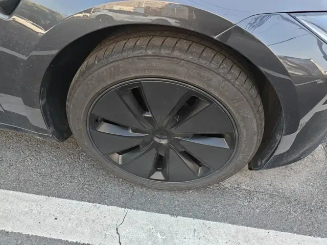 Tesla Model 3 — Фото автомобиля 25