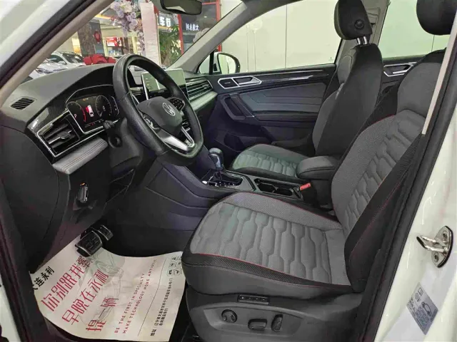 Volkswagen Tiguan L — Фото автомобиля 4