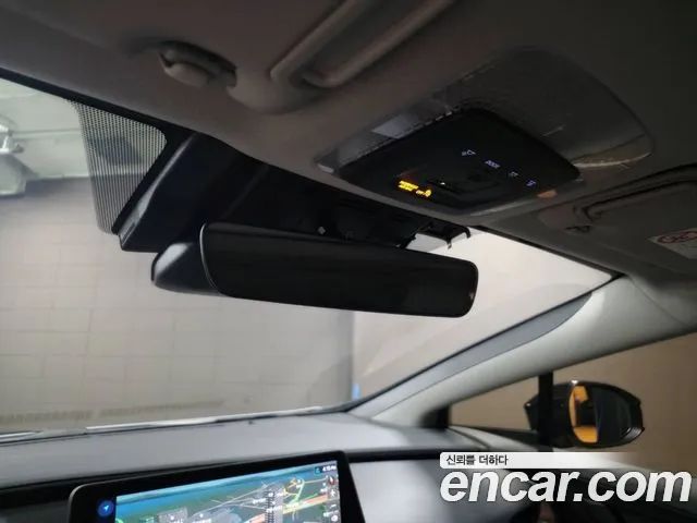 Toyota Prius Generation 5 — Фото автомобиля 16