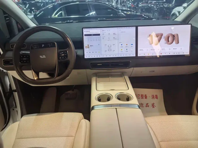 Li Auto MEGA — Фото автомобиля 8