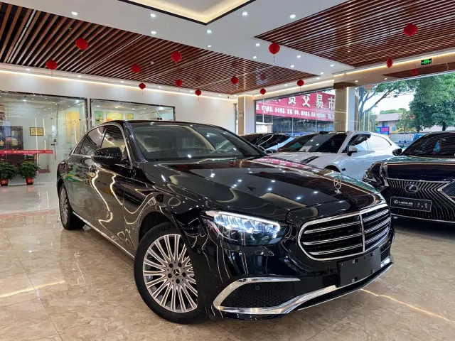 Mercedes-Benz E-Class — Фото автомобиля 3