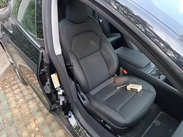 Tesla Model 3 — Фото автомобиля 24