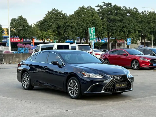 Lexus ES — Фото автомобиля 3