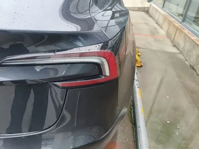 Tesla Model 3 — Фото автомобиля 7