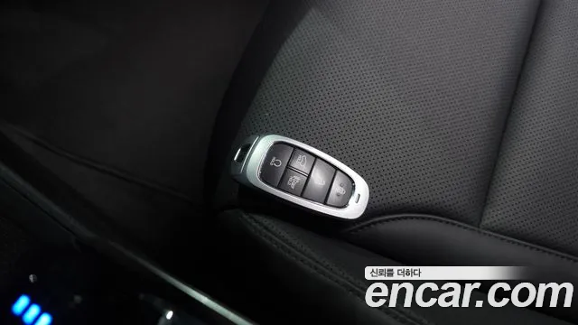 Hyundai Tucson Tucson (NX4) Дизель 2.0 2WD — Фото автомобиля 20