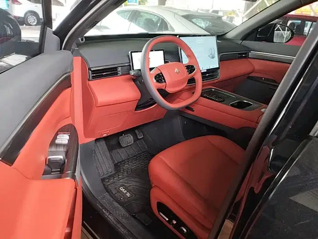 Dongfeng Yipai eπ008 2024 210Max Range Extender 6-Seater — Фото автомобиля 15