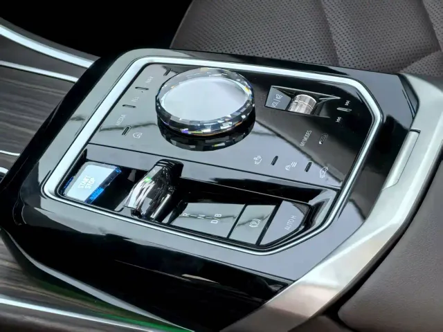 BMW i7 — Фото автомобиля 13
