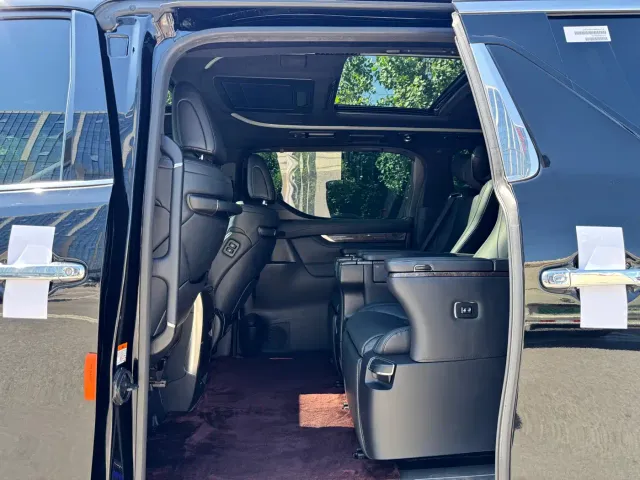 Toyota Vellfire — Фото автомобиля 9