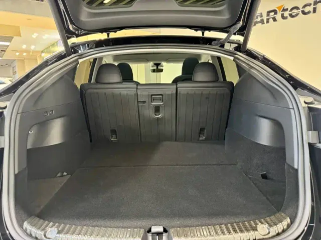 Tesla Model Y — Фото автомобиля 10