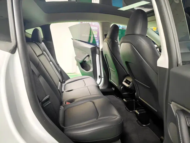 Tesla Model Y — Фото автомобиля 9