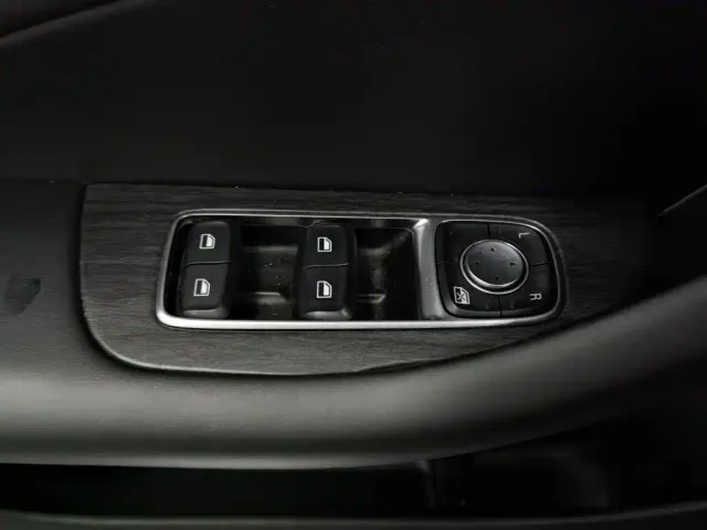 Roewe D7 — Фото автомобиля 9
