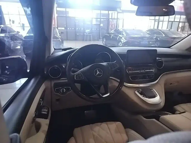 Mercedes-Benz V-Class — Фото автомобиля 10
