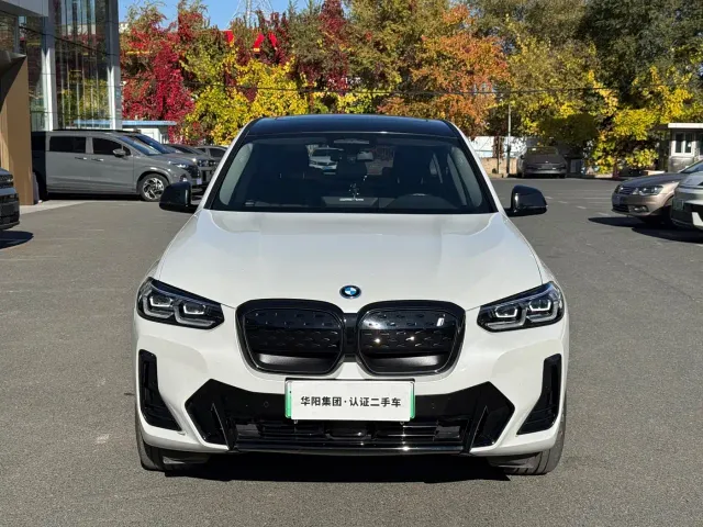BMW iX3 — Фото автомобиля 2