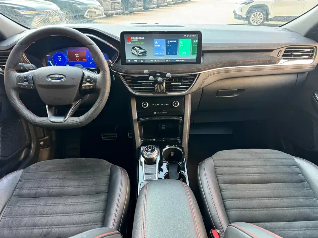 Ford Escape — Фото автомобиля 4