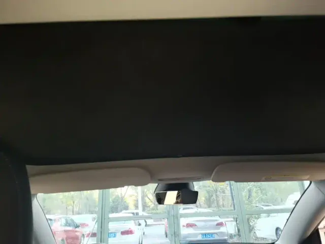Tesla Model 3 — Фото автомобиля 17